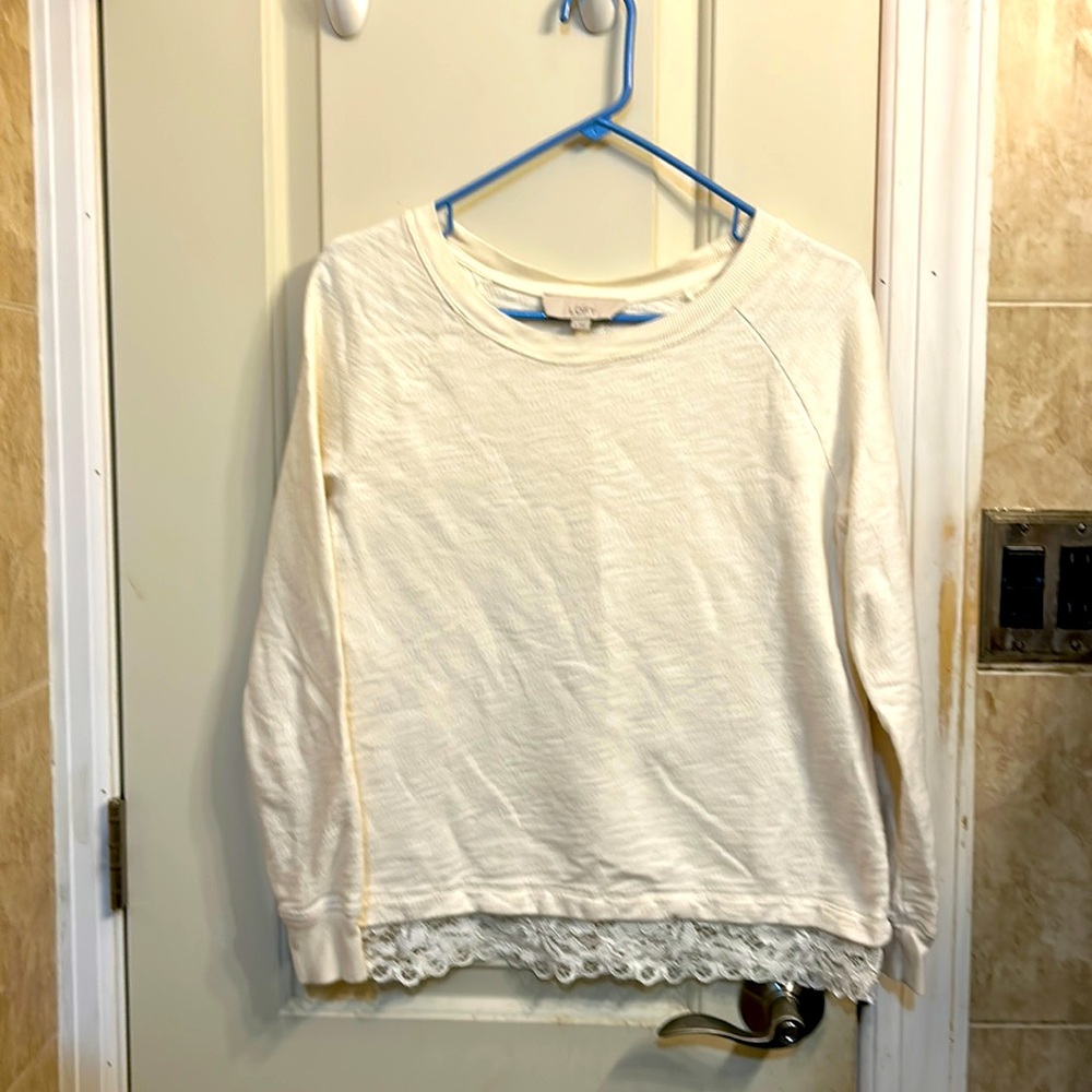 Women’s size small off white Loft long sleeve top. Feels like a sweatshirt.